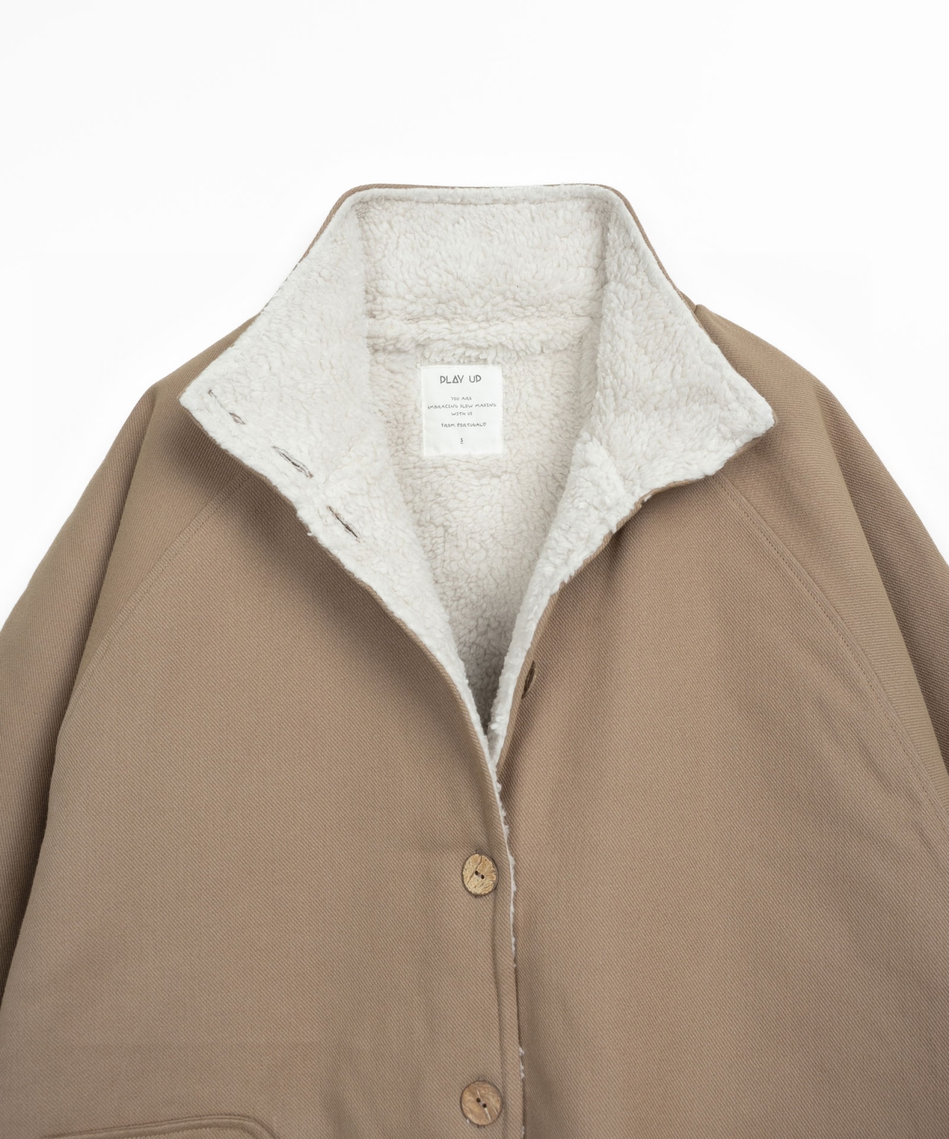 Parka con forro de pelo y acabado impermeable
