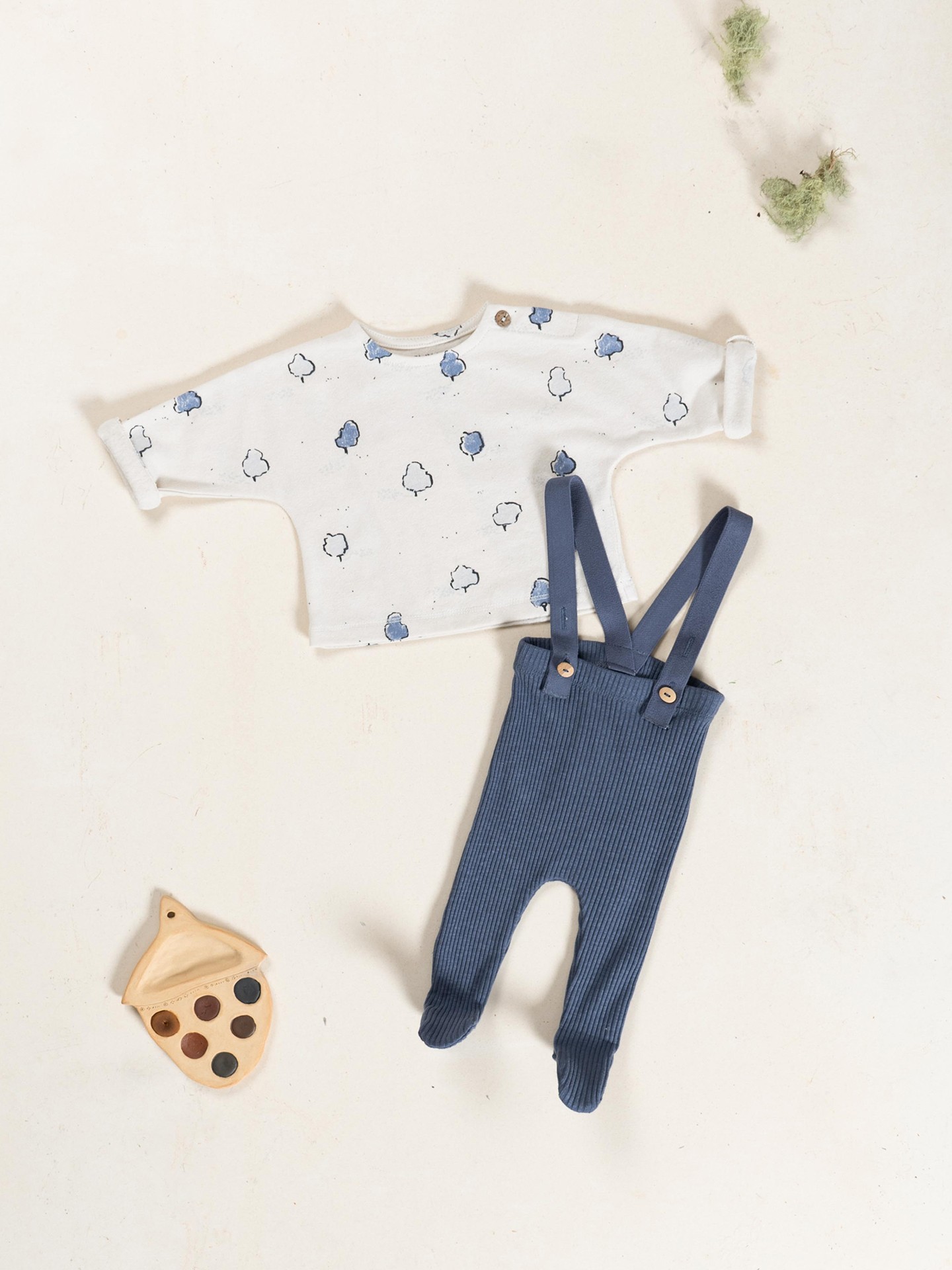 T-shirt de malha com mistura de fibras naturais e fibras reciclada