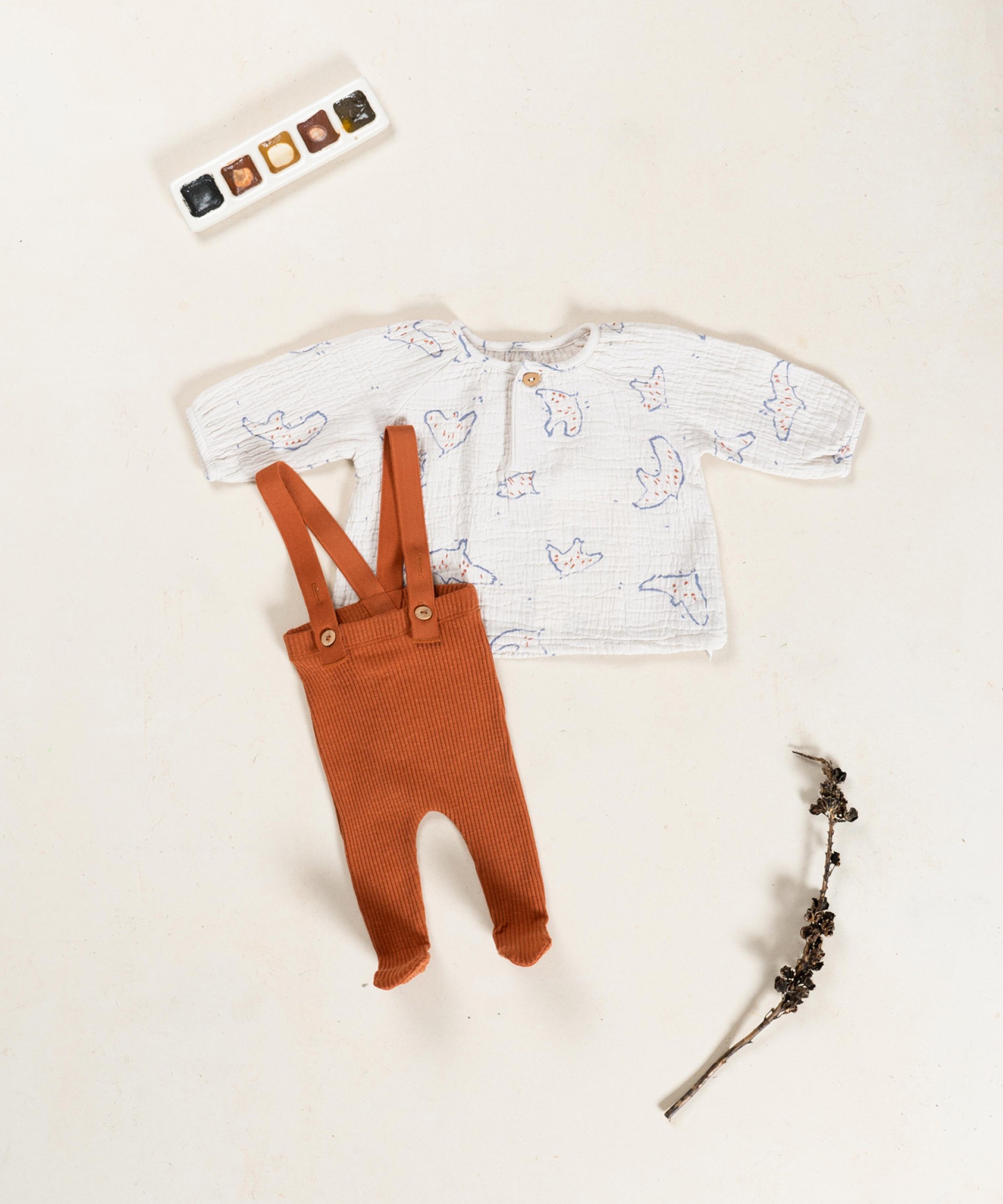Blusa de tecido com estampado de pssaros