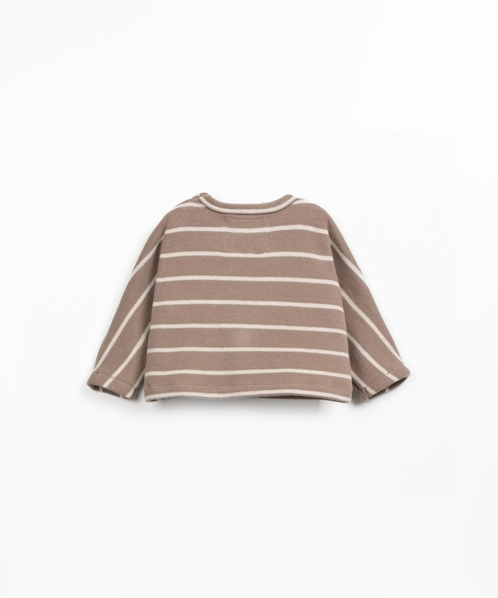 Knit sweater with a blend of natural fibers and recycled cotton