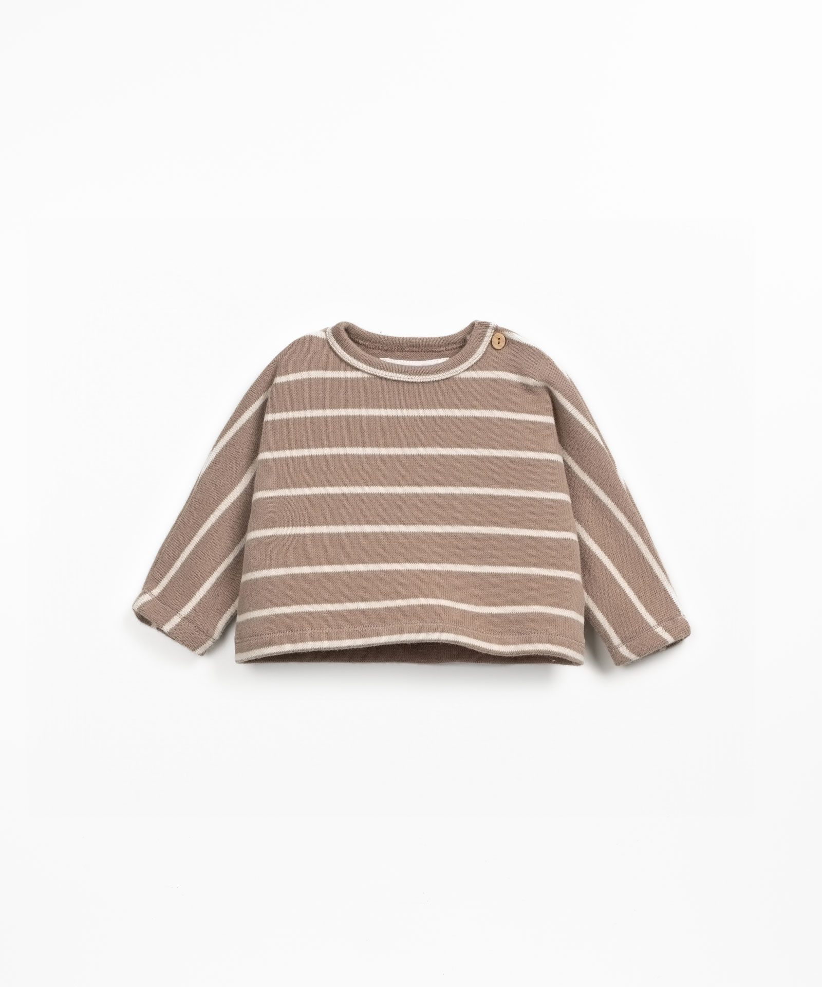 Knit sweater with a blend of natural fibers and recycled cotton