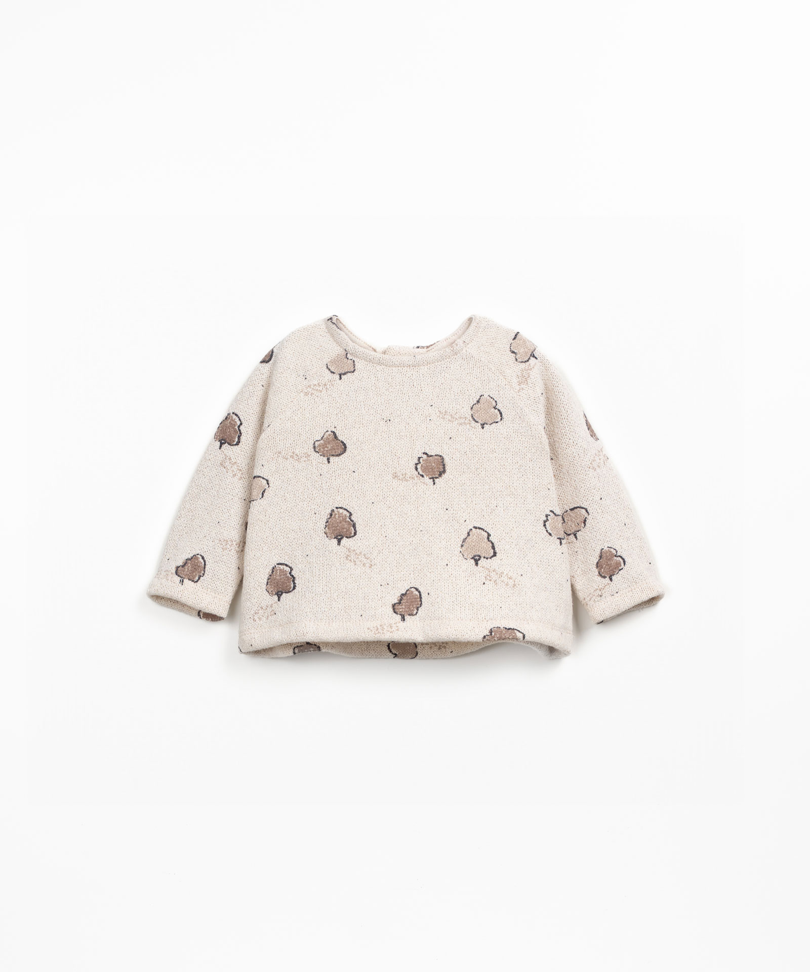 Knitted sweater with a blend of natural and recycled fibers