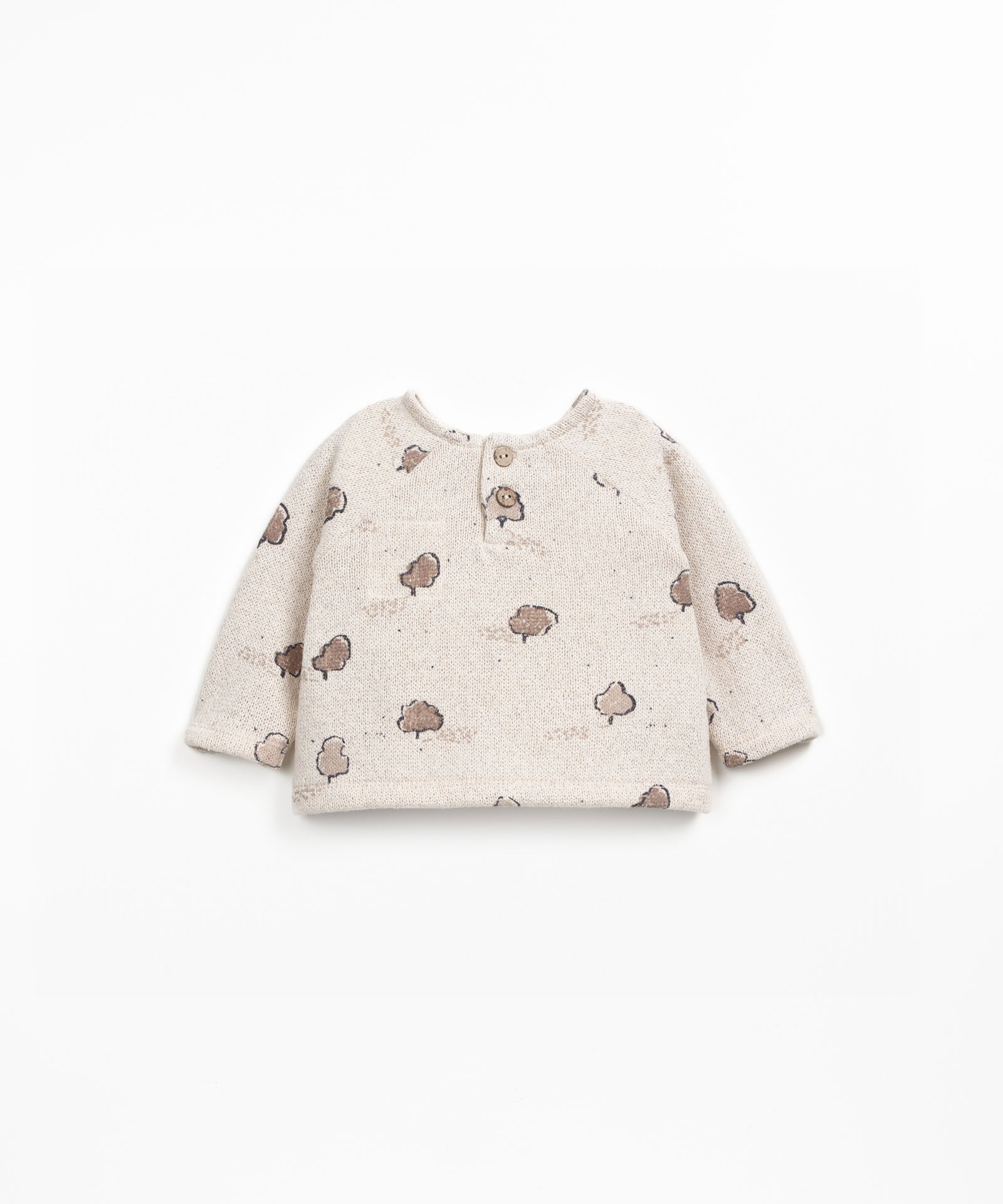 Knitted sweater with a blend of natural and recycled fibers