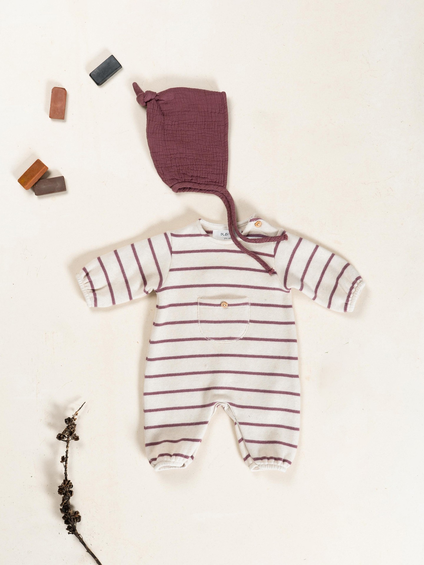 Macacão de malha às riscas