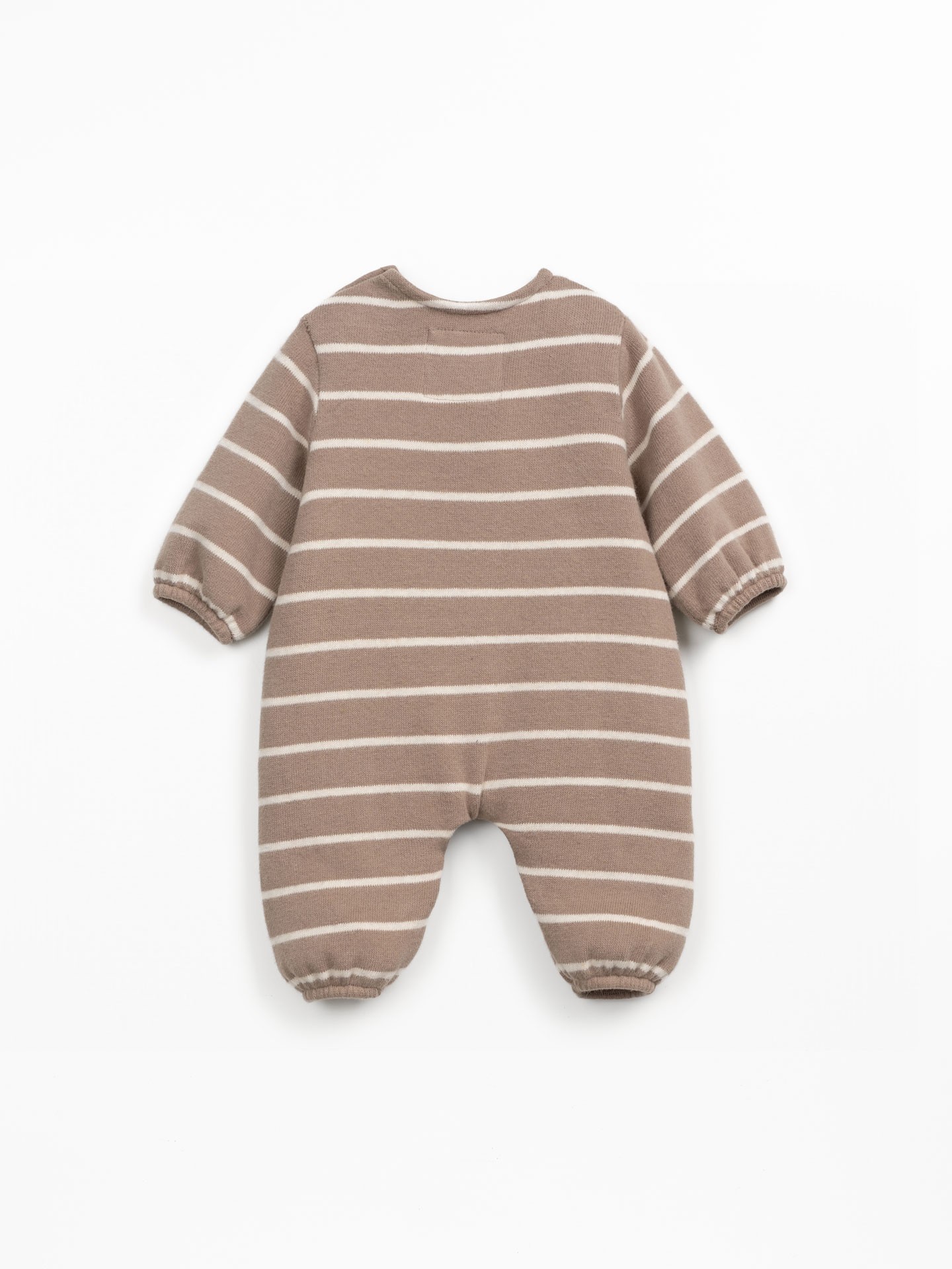 Macacão de malha às riscas