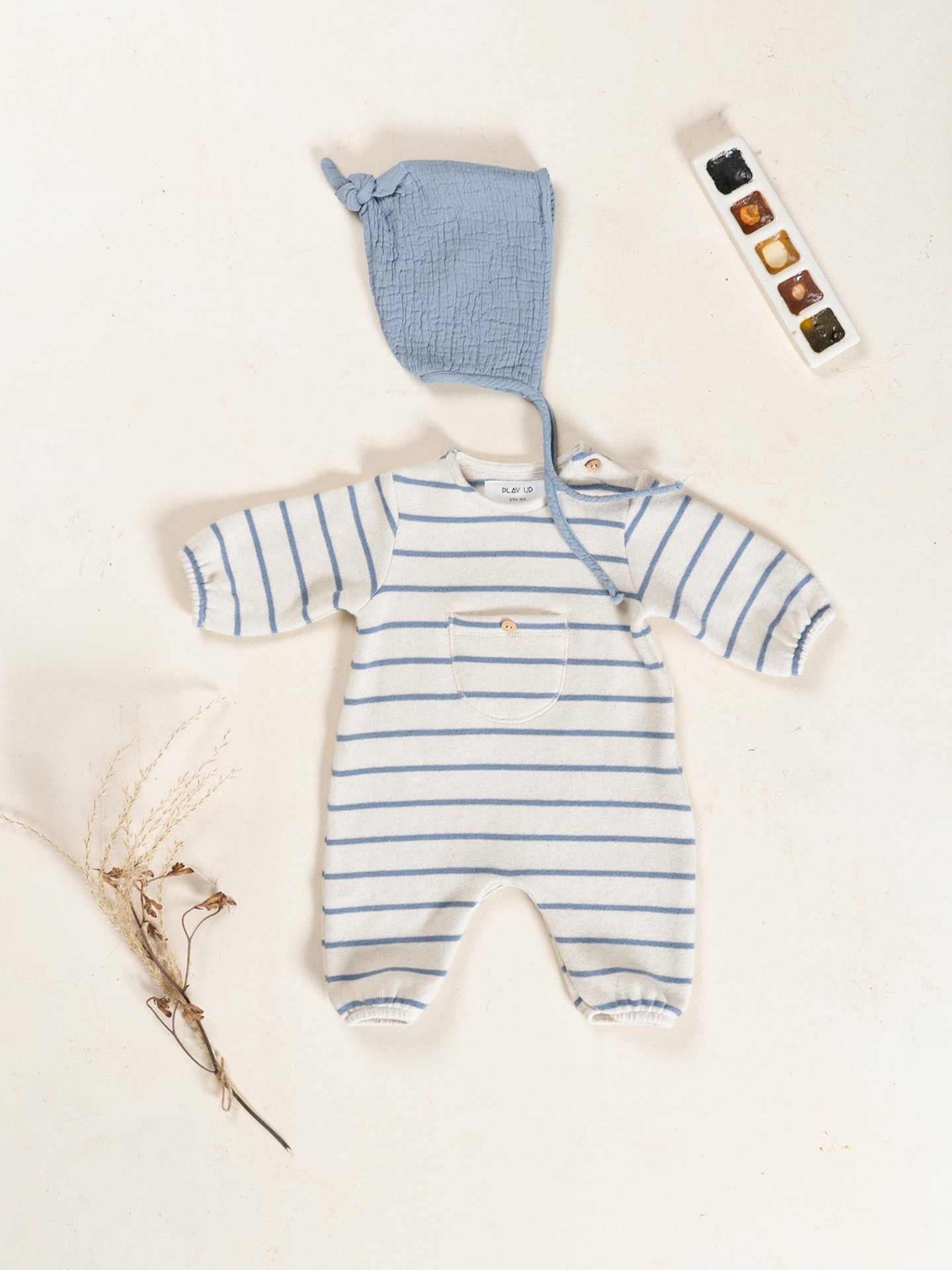 Macacão de malha às riscas