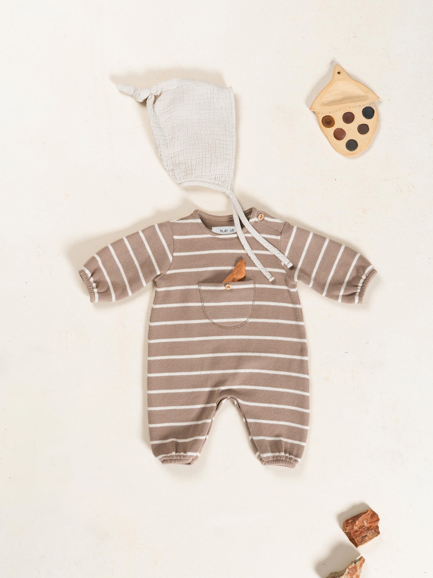 Macacão de malha às riscas