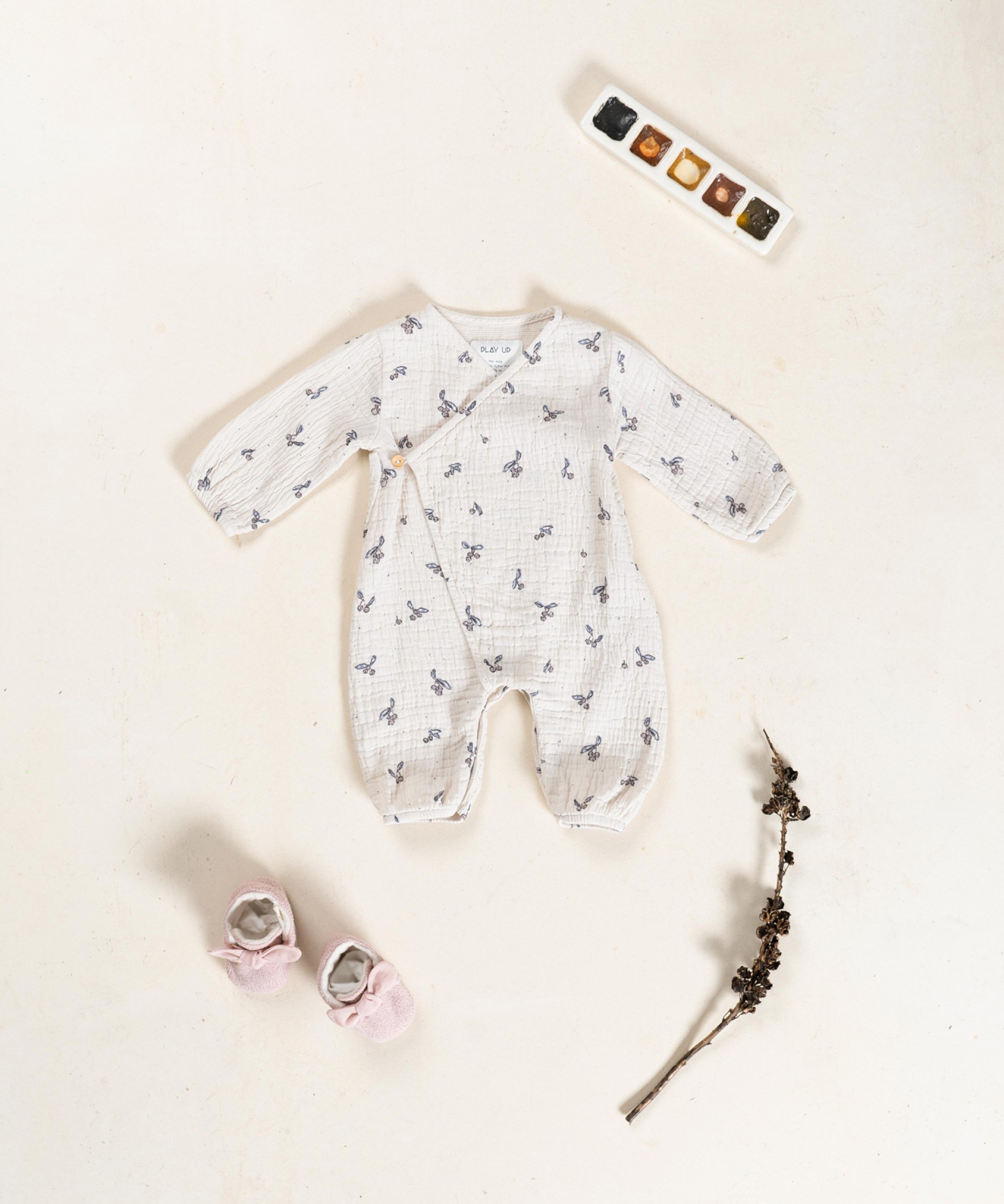 Pelele de tela con estampado de madroos