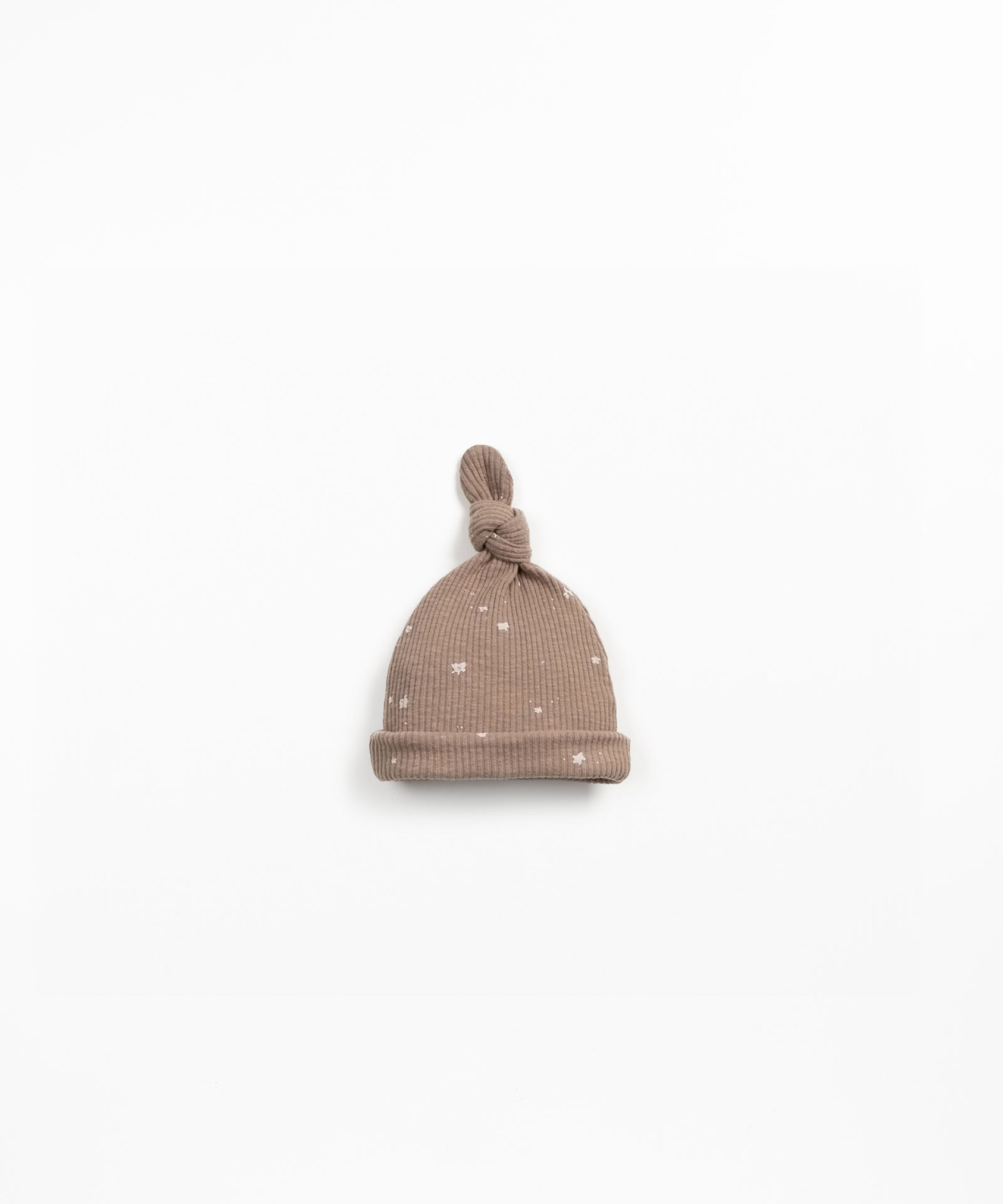 Gorro de punto de algodn orgnico con vuelta y nudo en la parte superior