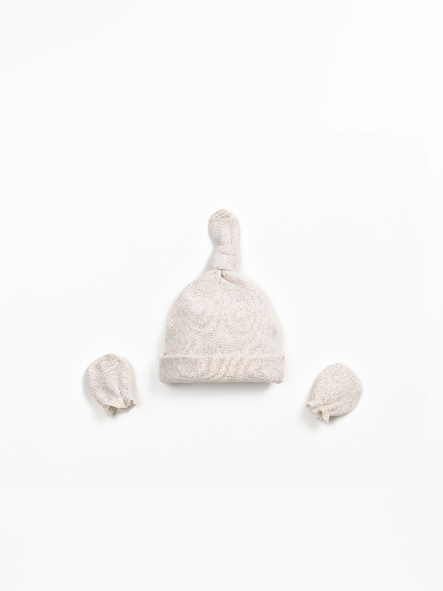 Conjunto de gorro y guantes de punto