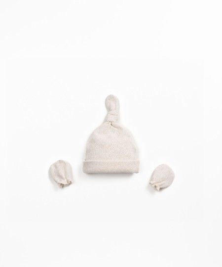 Ensemble bonnet et gants en maille