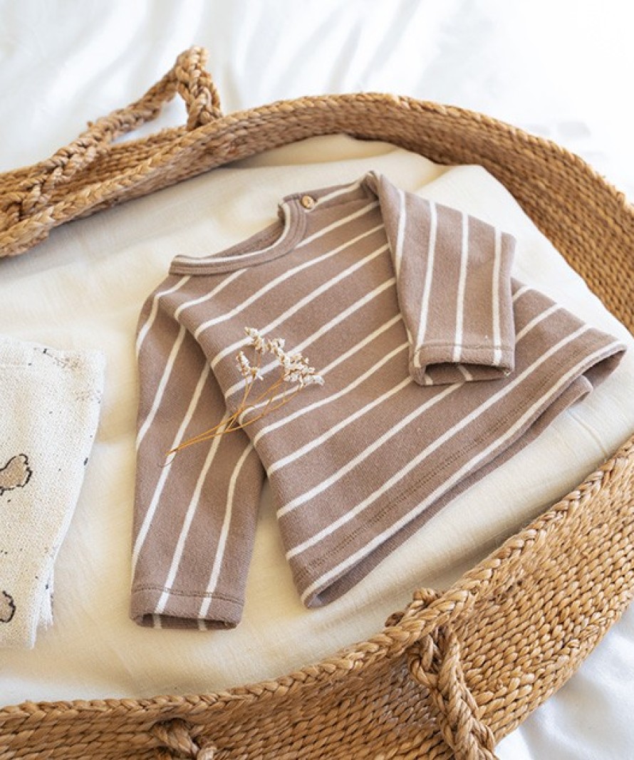 Knit sweater with a blend of natural fibers and recycled cotton