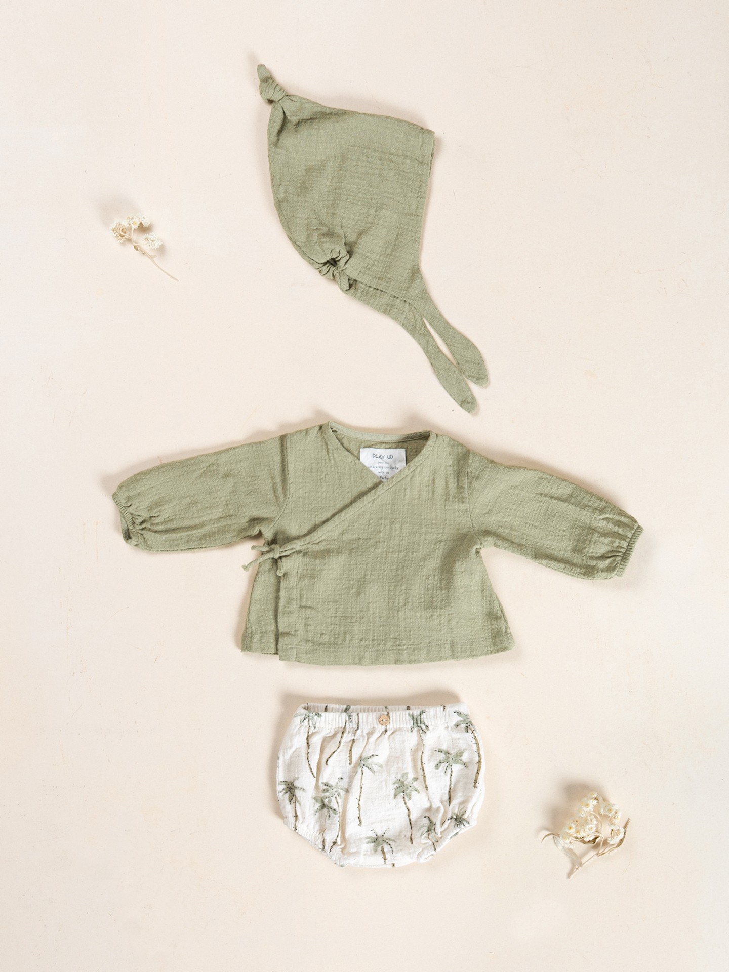 Pantaloncini in cotone biologico con stampa di palme