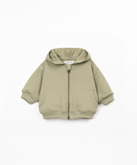 Giacca con zip e cappuccio