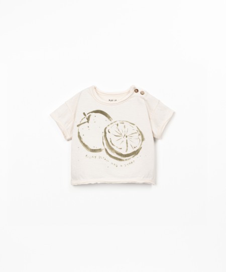 T-shirt com desenho � frente