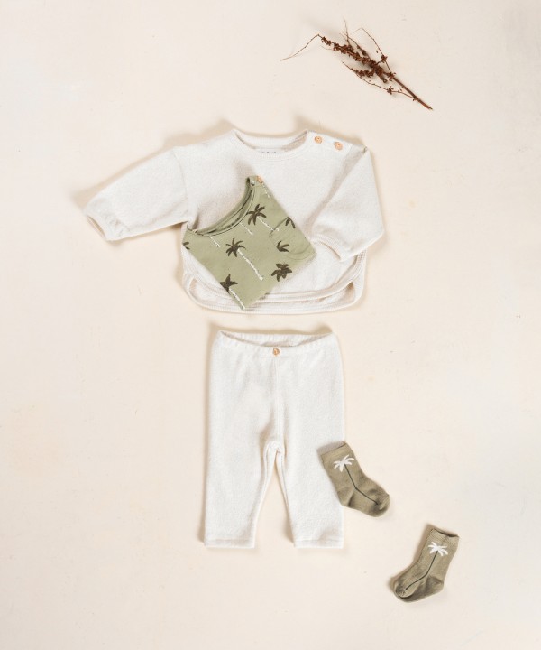 Knit jumper with recycled fibres