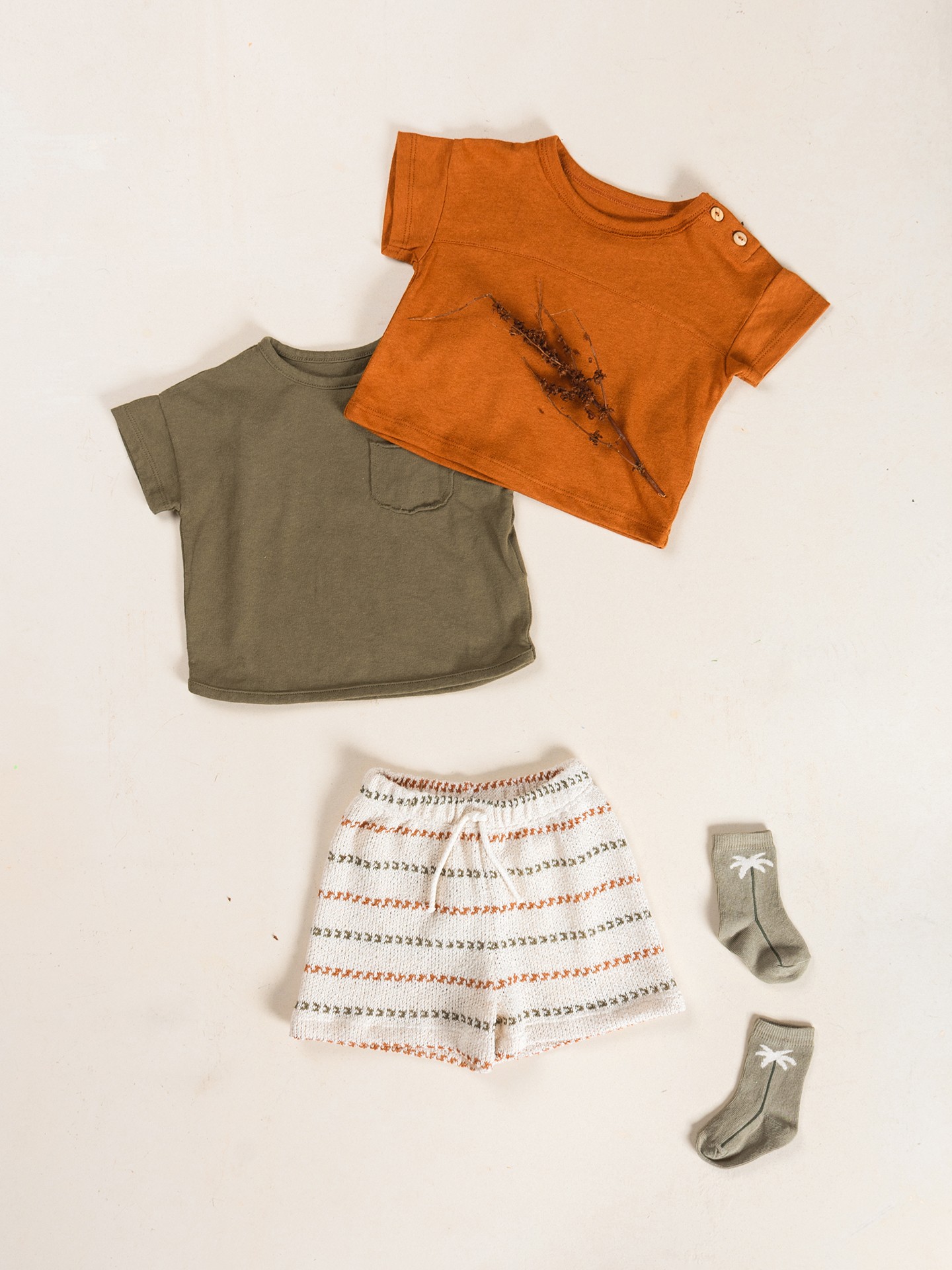 Pantaloncini in misto fibre riciclate e fibre naturali