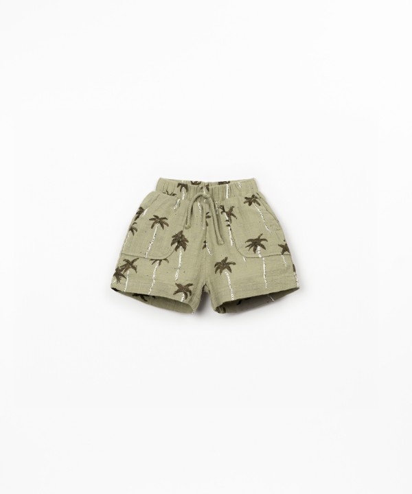 Pantaloncini in tessuto con stampa di palme