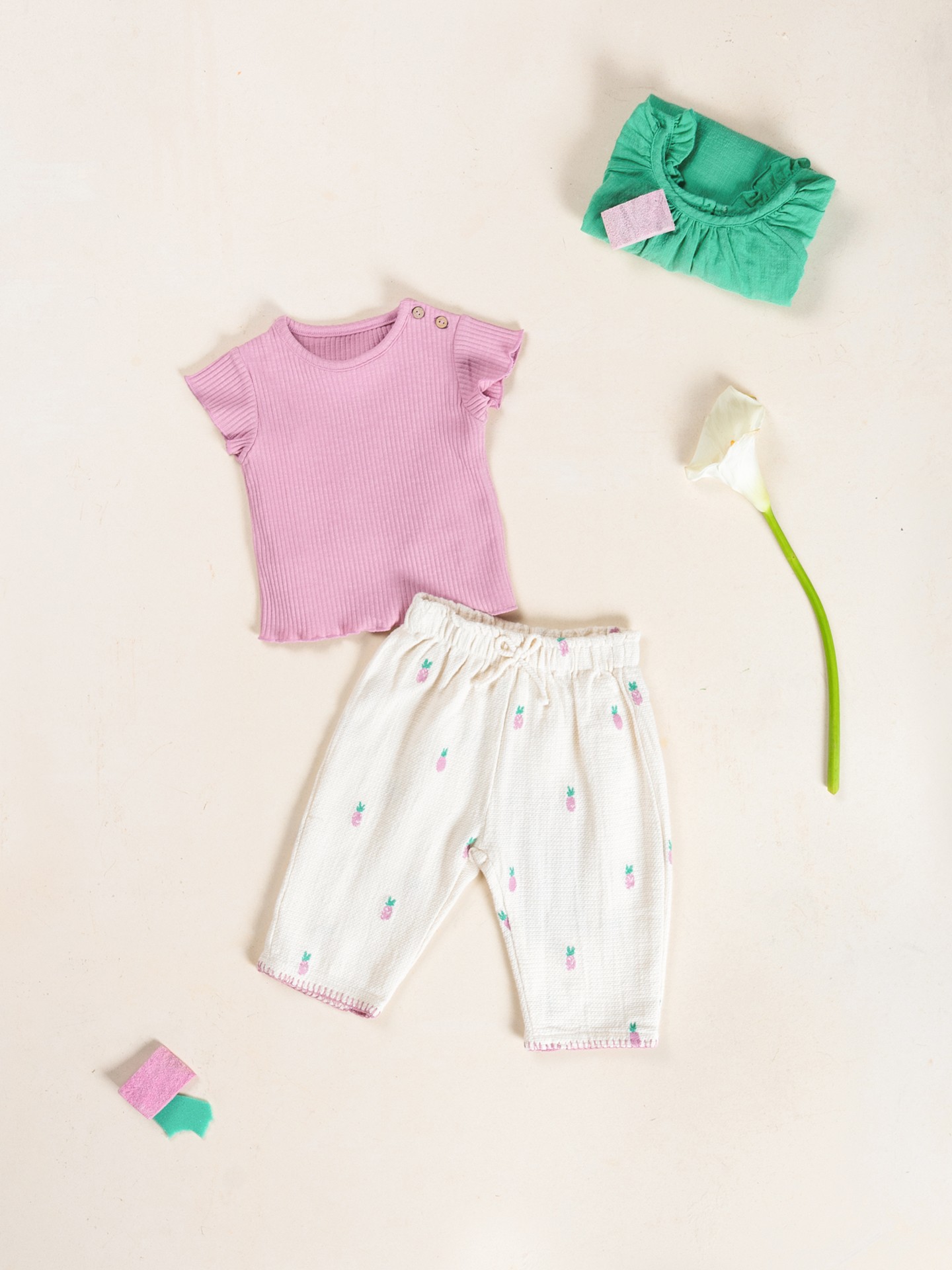 T-shirt in jersey a costine di cotone biologico