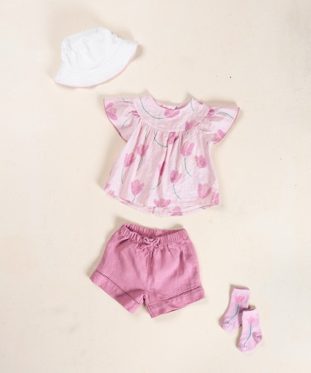 Calção de linho com pormenor de renda