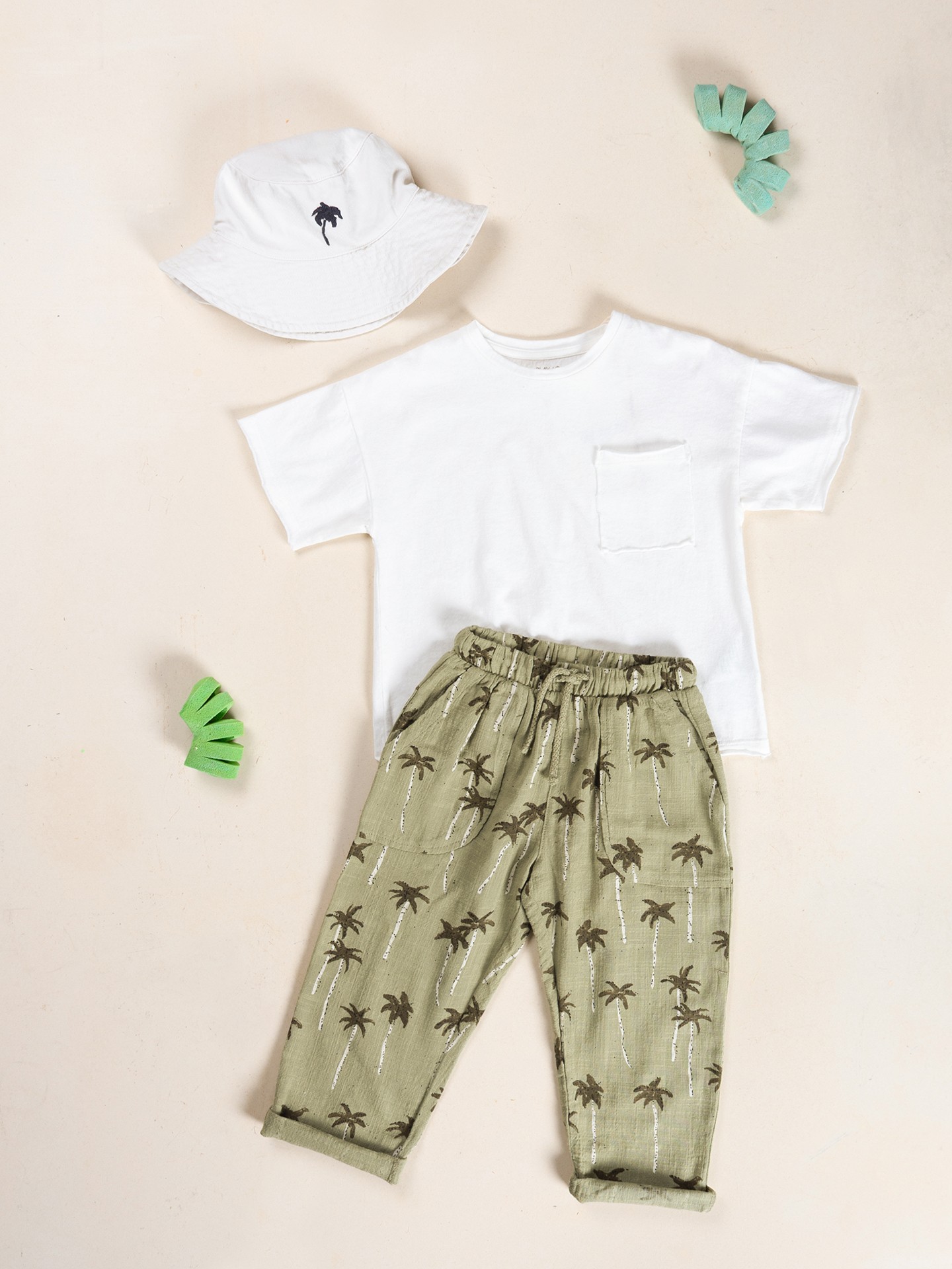 T-shirt com bolso no peito