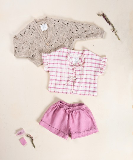 Linen shorts with elastic waistband