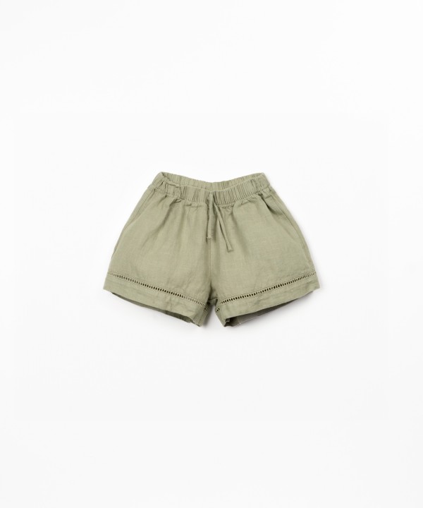 Linen shorts with elastic waistband