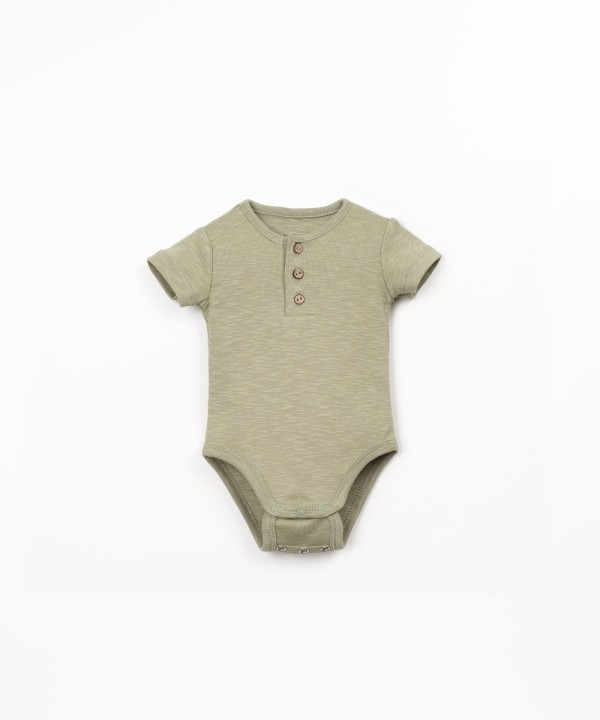 Organic cotton bodysuit with short sleeves