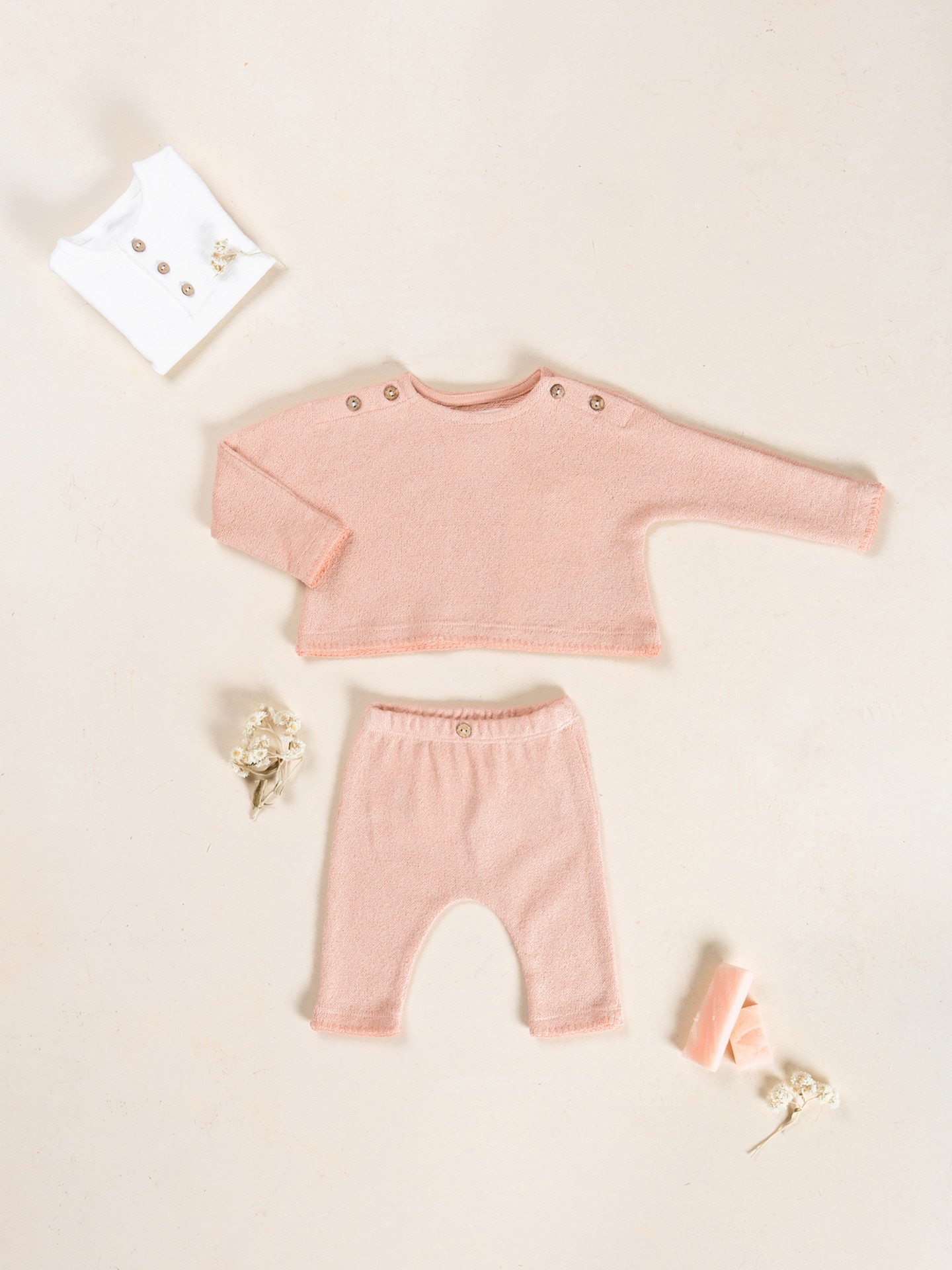 Sweater in a blend of natural and recycled fibers