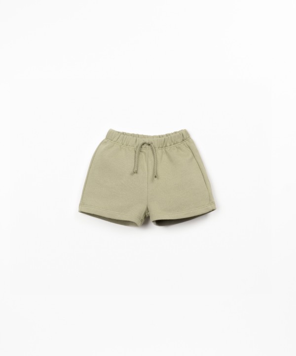 Shorts with elastic waistband
