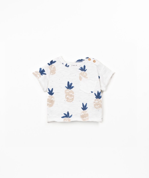 T-shirt with shoulder opening