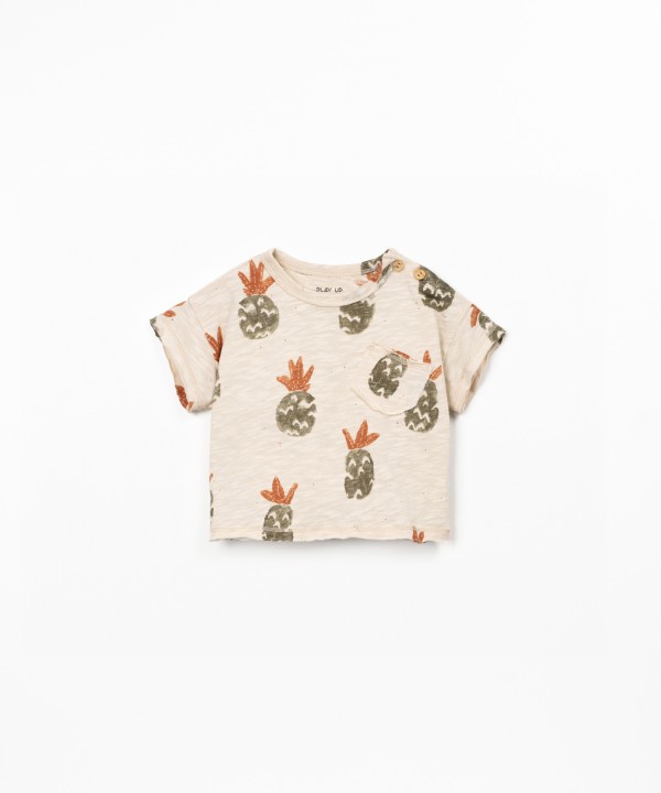 T-shirt with shoulder opening