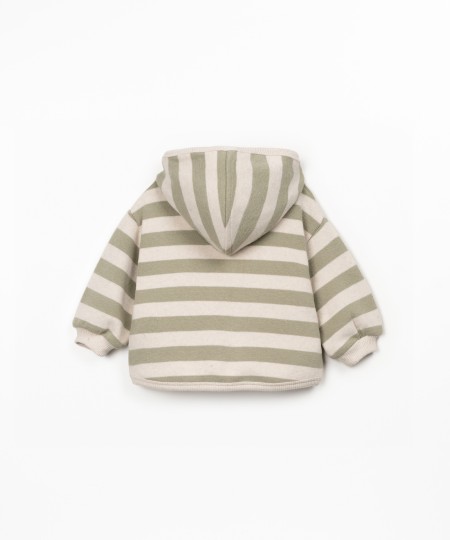 Giacca con cappuccio e motivo a righe
