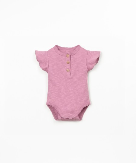 Organic cotton bodysuit with ruffle insert on the sleeve