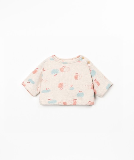 Sweater with apple print