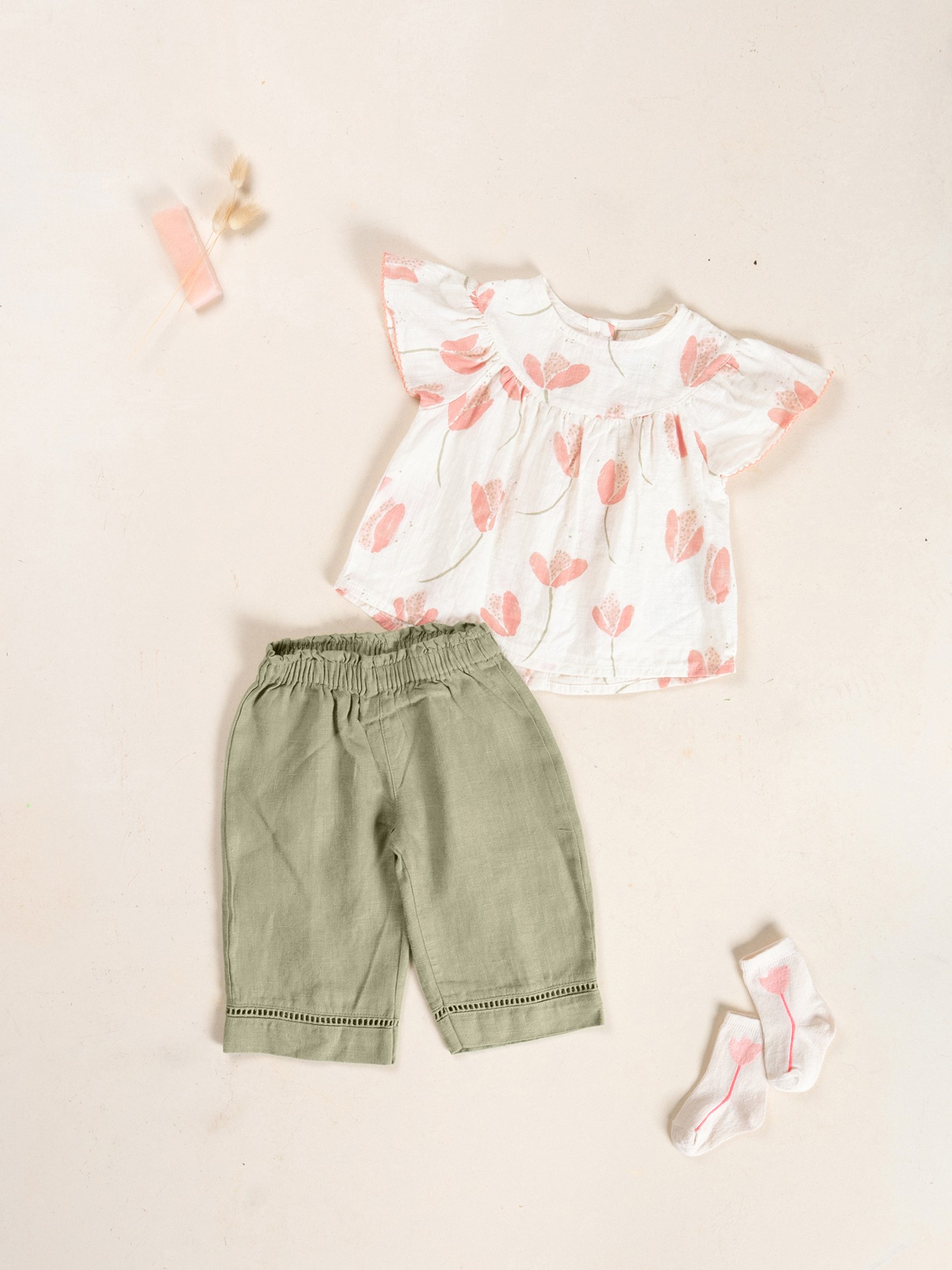 Linen trousers with elastic belt