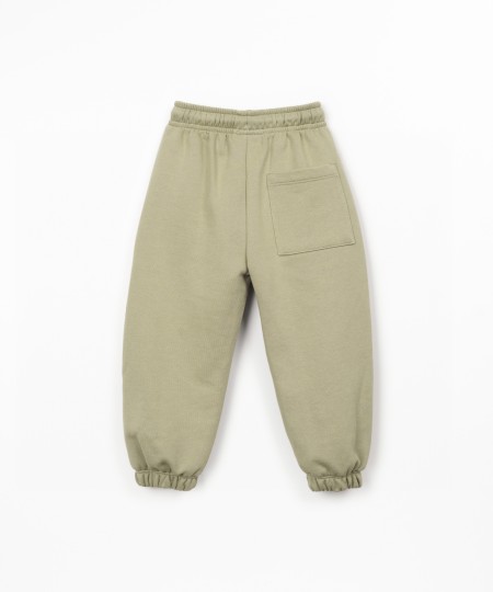 Pantalones de punto con mezcla de fibras naturales y fibras recicladas
