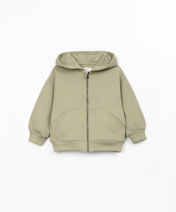 Hooded jacket with zipper