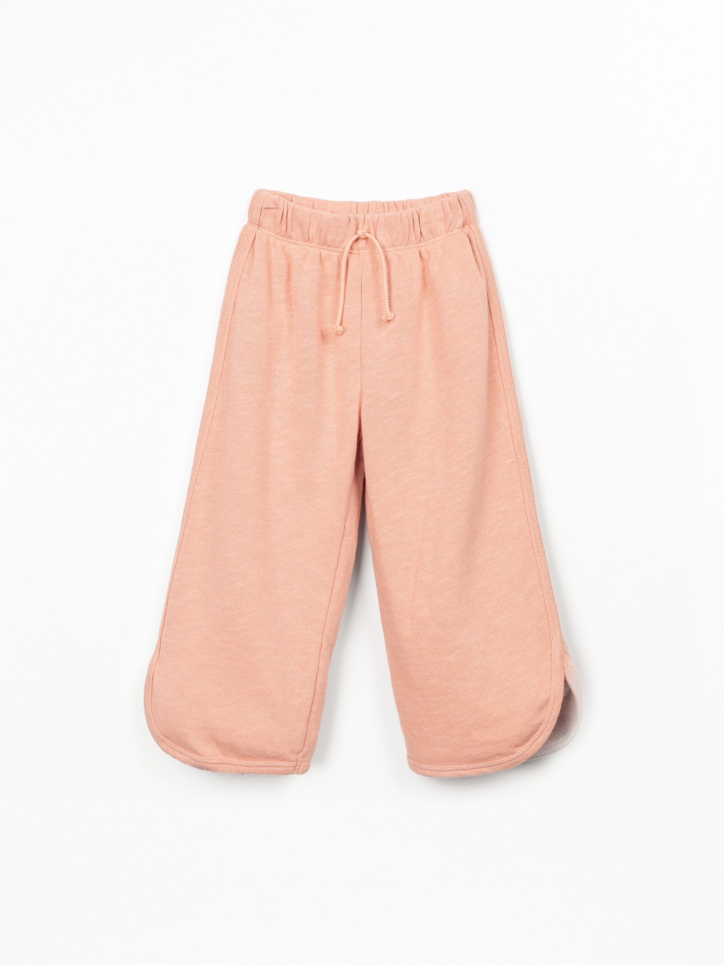 Trousers with a blend of natural and recycled fibers