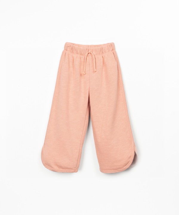 Trousers with a blend of natural and recycled fibers