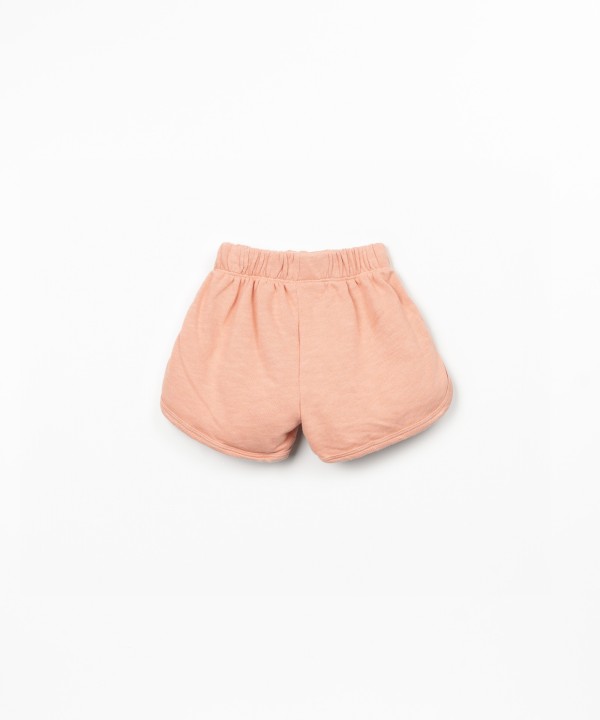 Shorts in natural fiber blend
