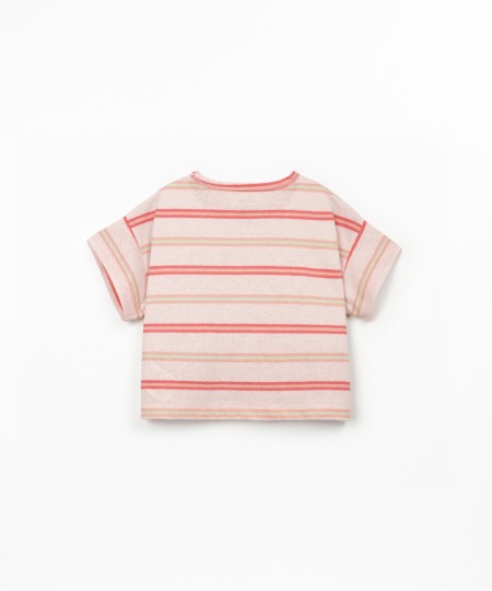 T-shirt às riscas
