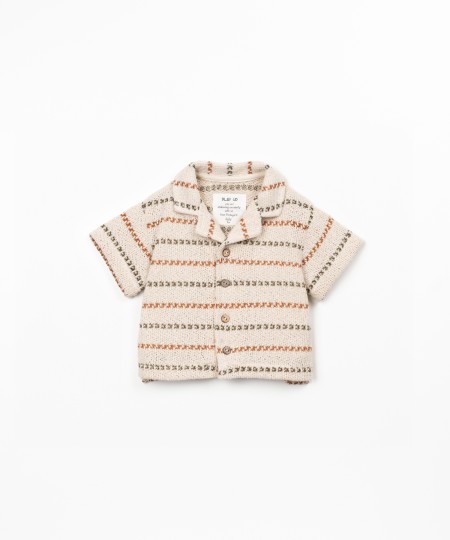 Camisa de malha com mistura de fibras naturais e fibras recicladas