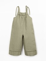 Macac�o em linho com pormenores de renda