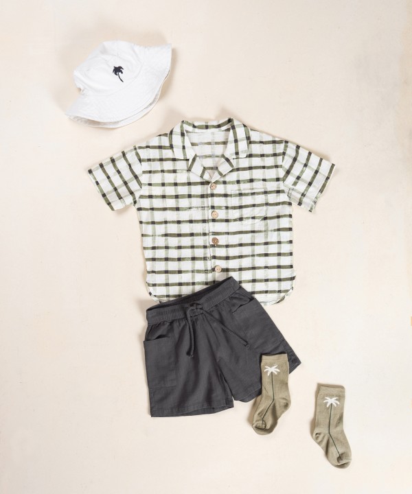 Chapeau en serg� � large bord