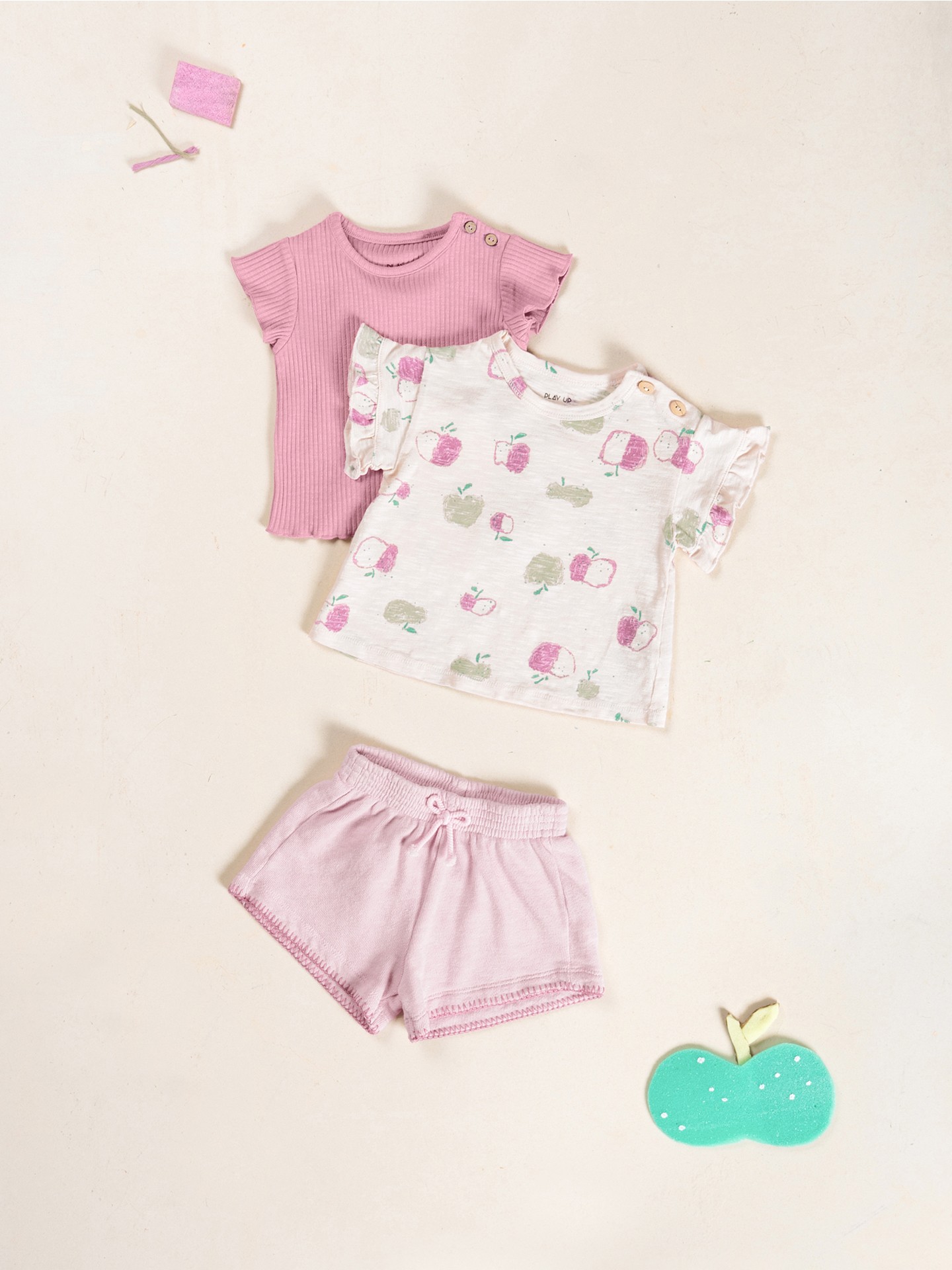 T-shirt con inserto con volant sulla manica