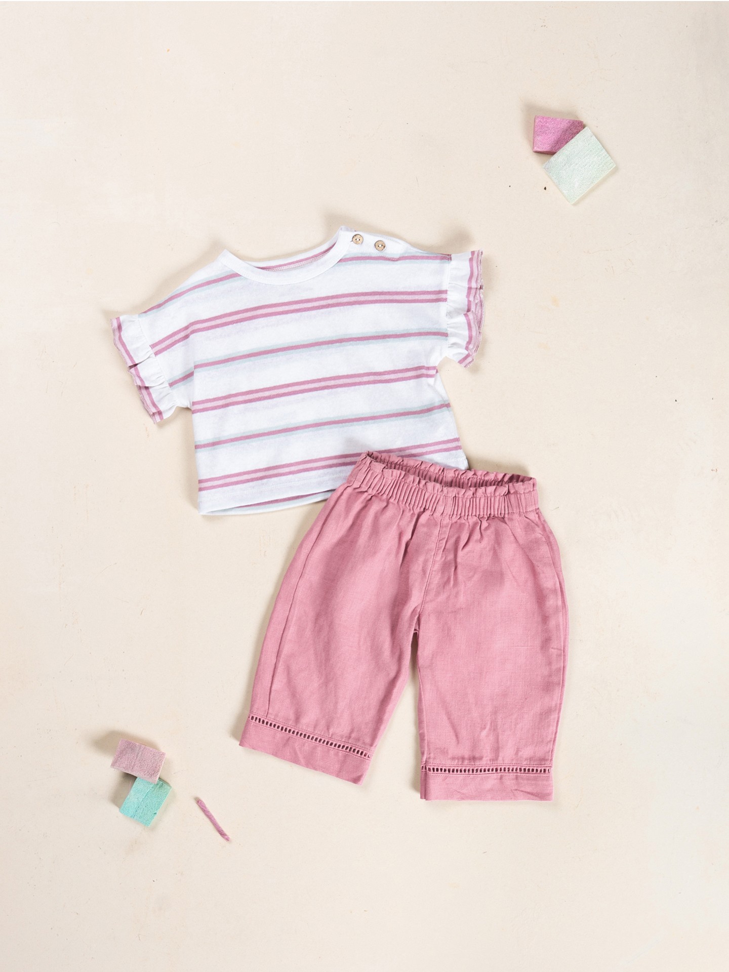 T-shirt in natural fibers with striped pattern