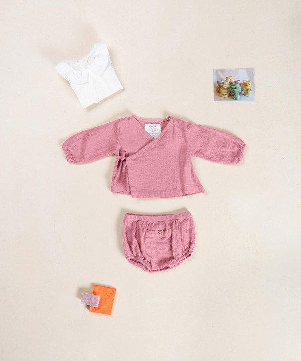 Fabric shorts with pocket