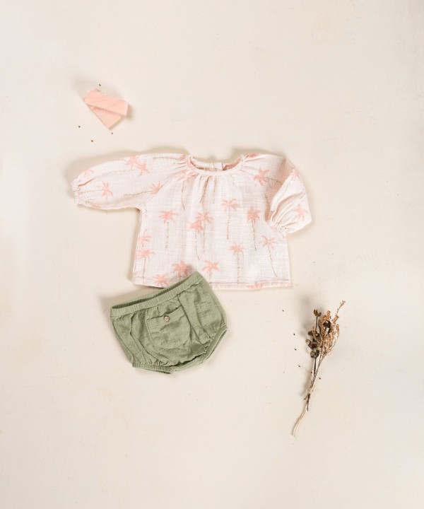 Fabric shorts with pocket