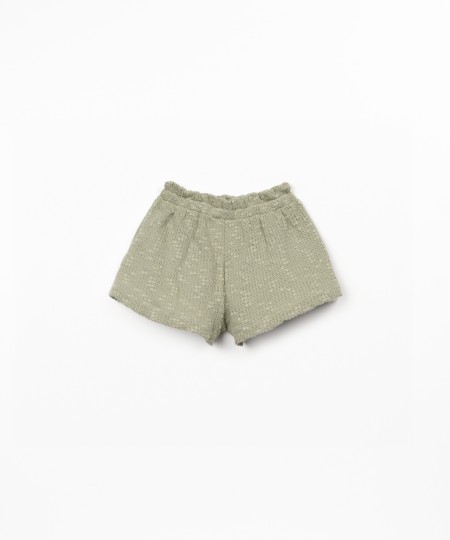 Pantalón corto de punto con efecto crochet